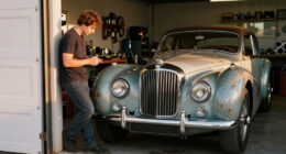 Everything About This 100-Year-Old, 100-MPH Bentley Is Wrong